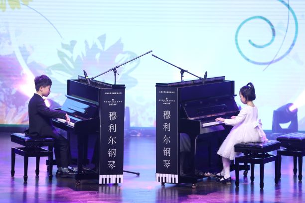 穆利尔钢琴助力“2019点亮中国”全国青少年儿童春节联欢晚会1