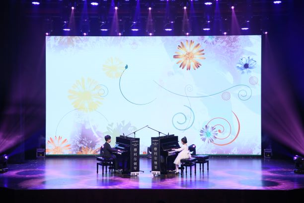 穆利尔钢琴助力“2019点亮中国”全国青少年儿童春节联欢晚会3